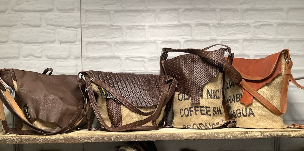 Désign Inédit Mode Accessoires | 538 Rue Létourneau, Mont-Saint-Hilaire, QC J3H 3L3, Canada | Phone: (450) 813-6890