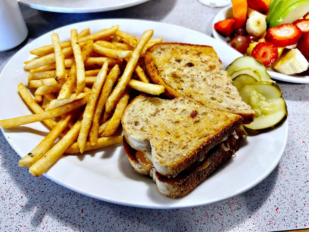 Seine River Cafe | 390 Provencher Blvd, Winnipeg, MB R2H 0H1, Canada | Phone: (204) 237-4864