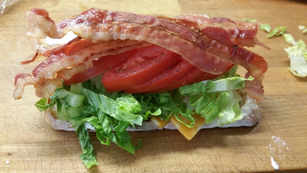 Sunny Joes Café | 250 Sorauren Ave, Toronto, ON M6R 1M1, Canada | Phone: (416) 539-9420