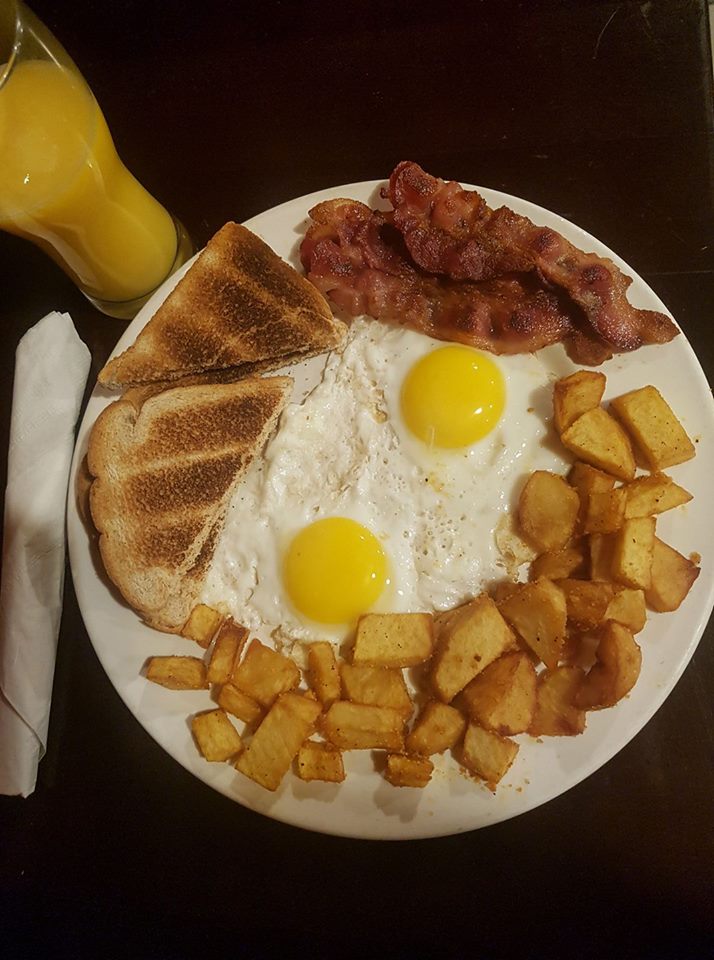 B Jays Kitchen Bar | 8221 Cummington Square E, Niagara Falls, ON L2G 6W1, Canada | Phone: (905) 295-3476