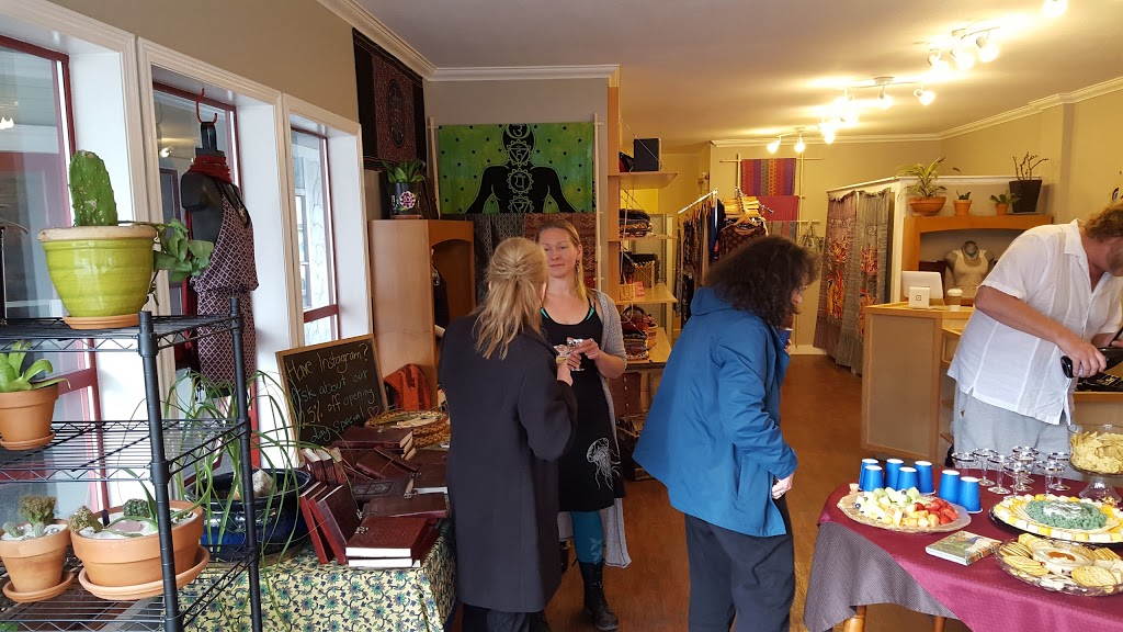 Afsari Boutique | 9745 Willow St, Chemainus, BC V0R 1K0, Canada | Phone: (250) 710-3701
