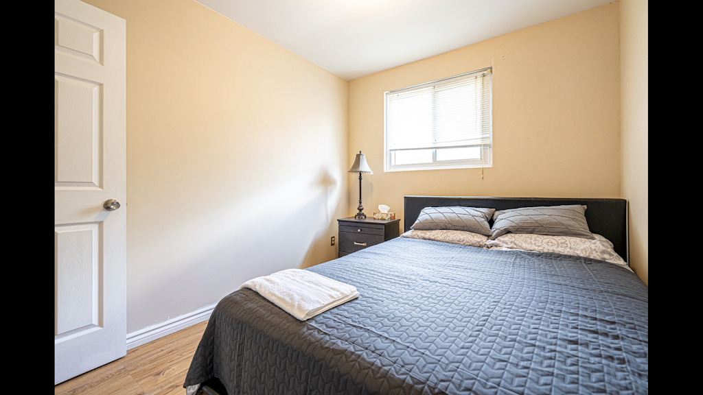 Quiet Stay at a greenery neighbourhood | 269 Cedar Ave, Richmond Hill, ON L4C 2B3, Canada | Phone: (647) 290-5694