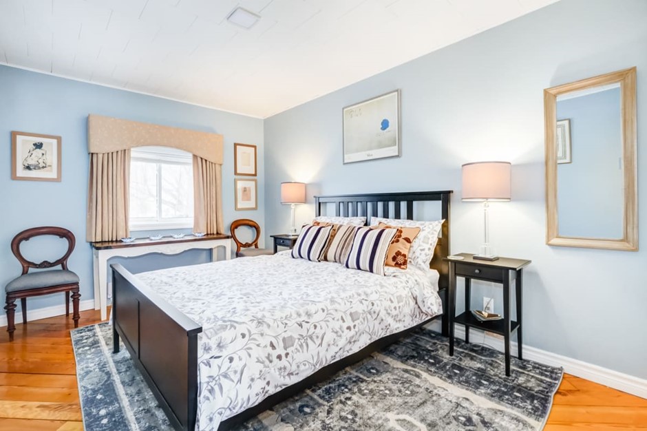 Field Lodge - PEC. STA Licence ST-2020-0033 | 1410 County Rd 12, Prince Edward, ON K0K 2T0, Canada | Phone: (343) 261-7796