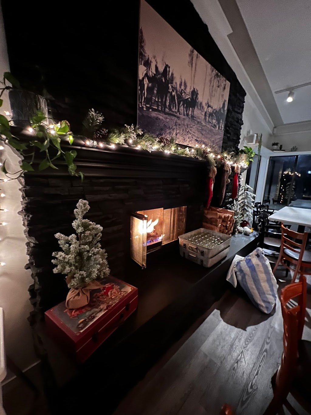The Hills Restaurant and Lounge | 16900 4 Ave, Surrey, BC V3S 9P6, Canada | Phone: (604) 200-9132