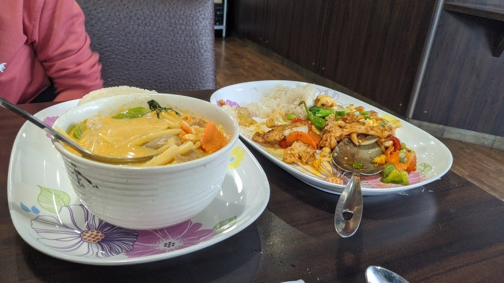 White Elephant Thai Cuisine at Chestermere Station | restaurant | 175 Chestermere Station Way #216, Chestermere, AB T1X 0A4, Canada | 4034574588 OR +1 403-457-4588