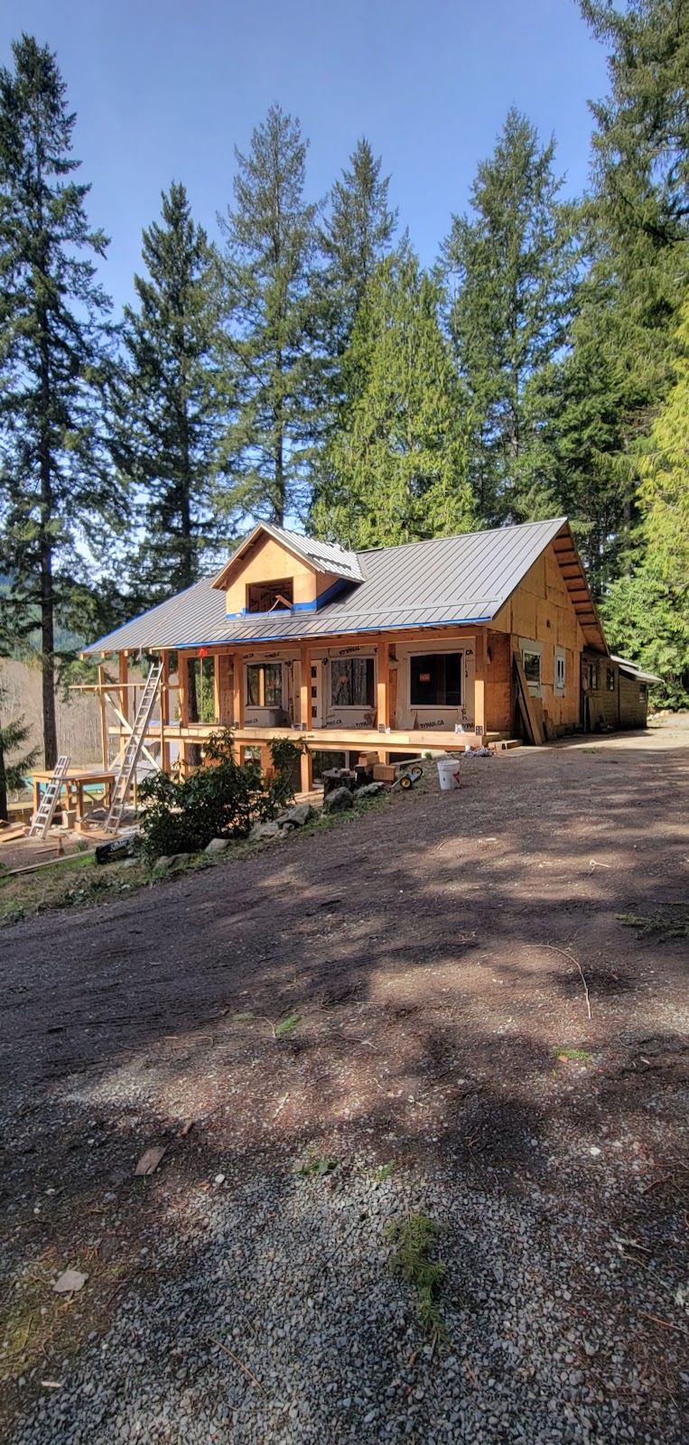 B&M Exteriors Inc. | 3359 Barrington Rd, Nanaimo, BC V9T 5R5, Canada | Phone: (250) 668-0012