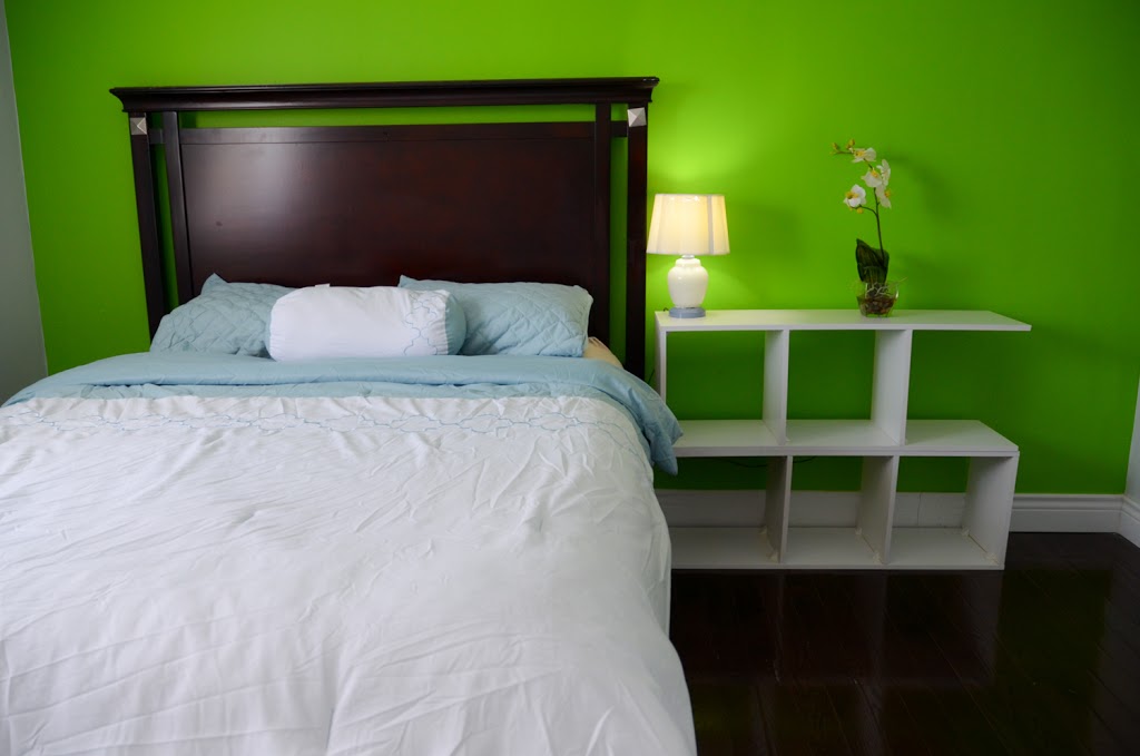 Room near Fanshawe College, London Airport | Vancouver St, London, ON N5W 4S5, Canada | Phone: (519) 701-1525