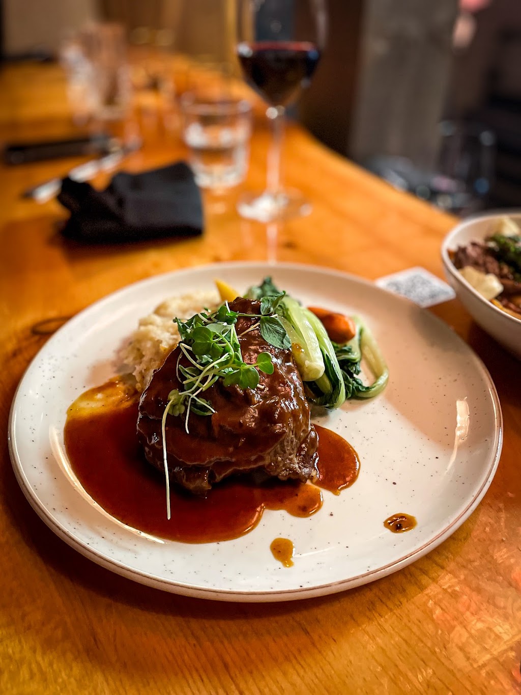 Lanas Bistro et Bar à Vin | 741 Bd des Seigneurs, Terrebonne, QC J6W 1T5, Canada | Phone: (450) 492-0000