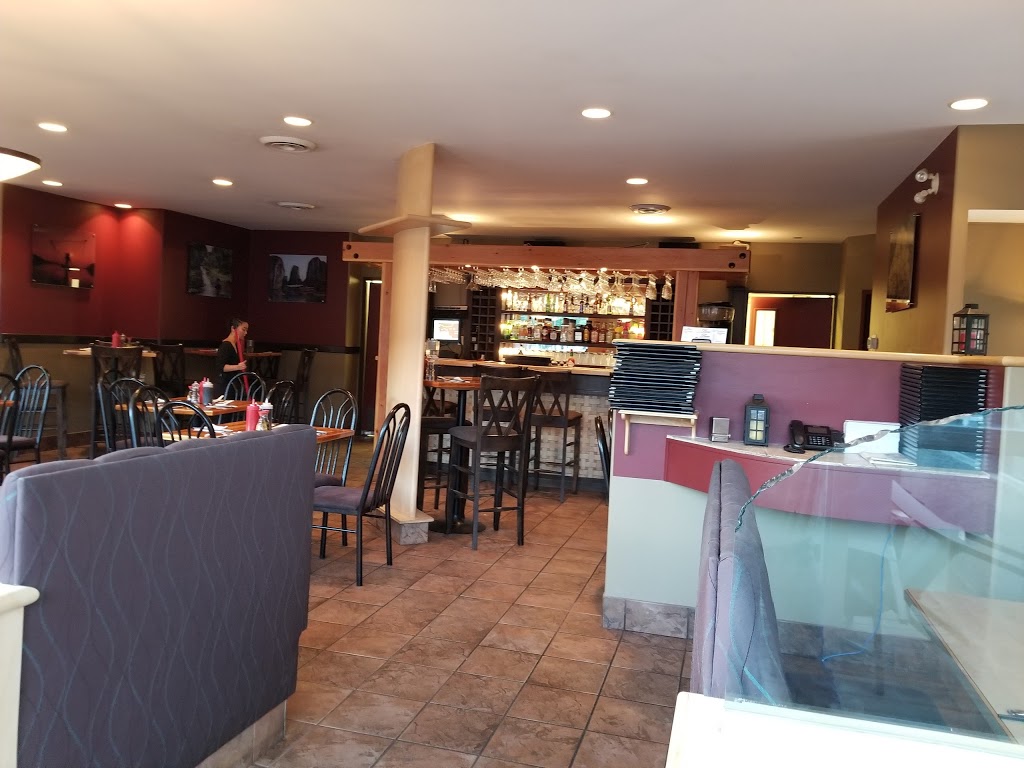 Luna Authentic Vietnamese Cuisine | 205 1 St W, Cochrane, AB T4C 1X3, Canada | Phone: (403) 981-8808