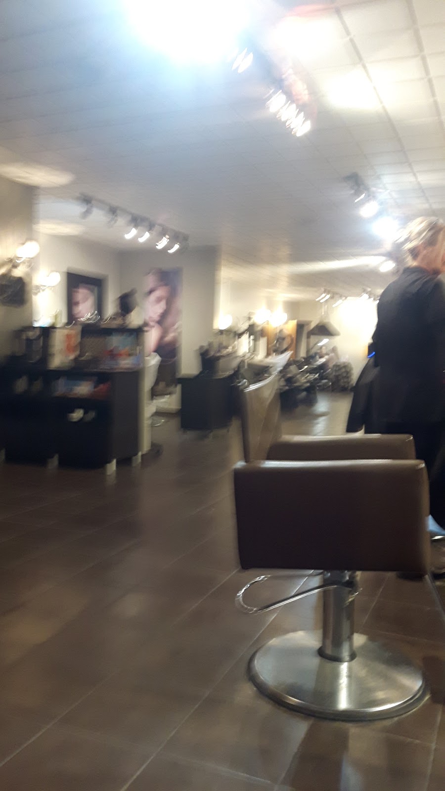 Salon Chantal | 303, rue Notre-Dame, Gatineau, QC J8P 1K9, Canada | Phone: (819) 643-4979