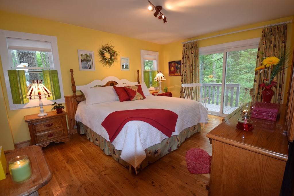 Morning Mist Cottage Retreat | Lake Deception Rd, Middle Ohio, NS B0T 1W0, Canada | Phone: (902) 456-4197