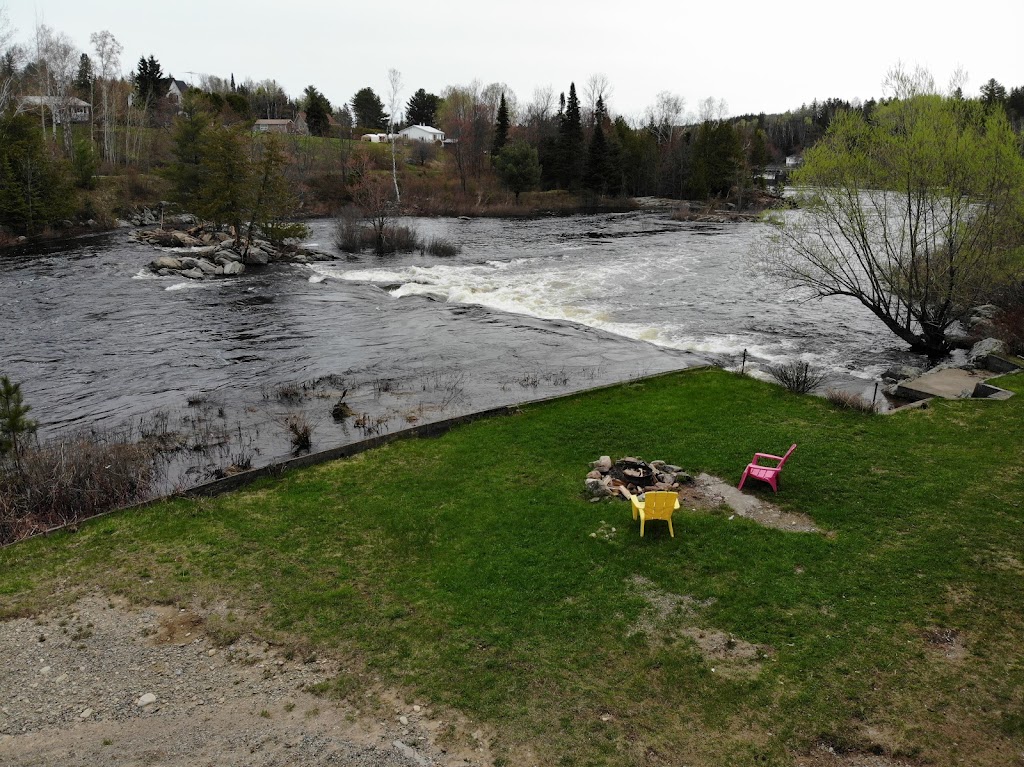 Rolling Rapids Motel | 29552 ON-60, Whitney, ON K0J 2M0, Canada | Phone: (613) 637-1220