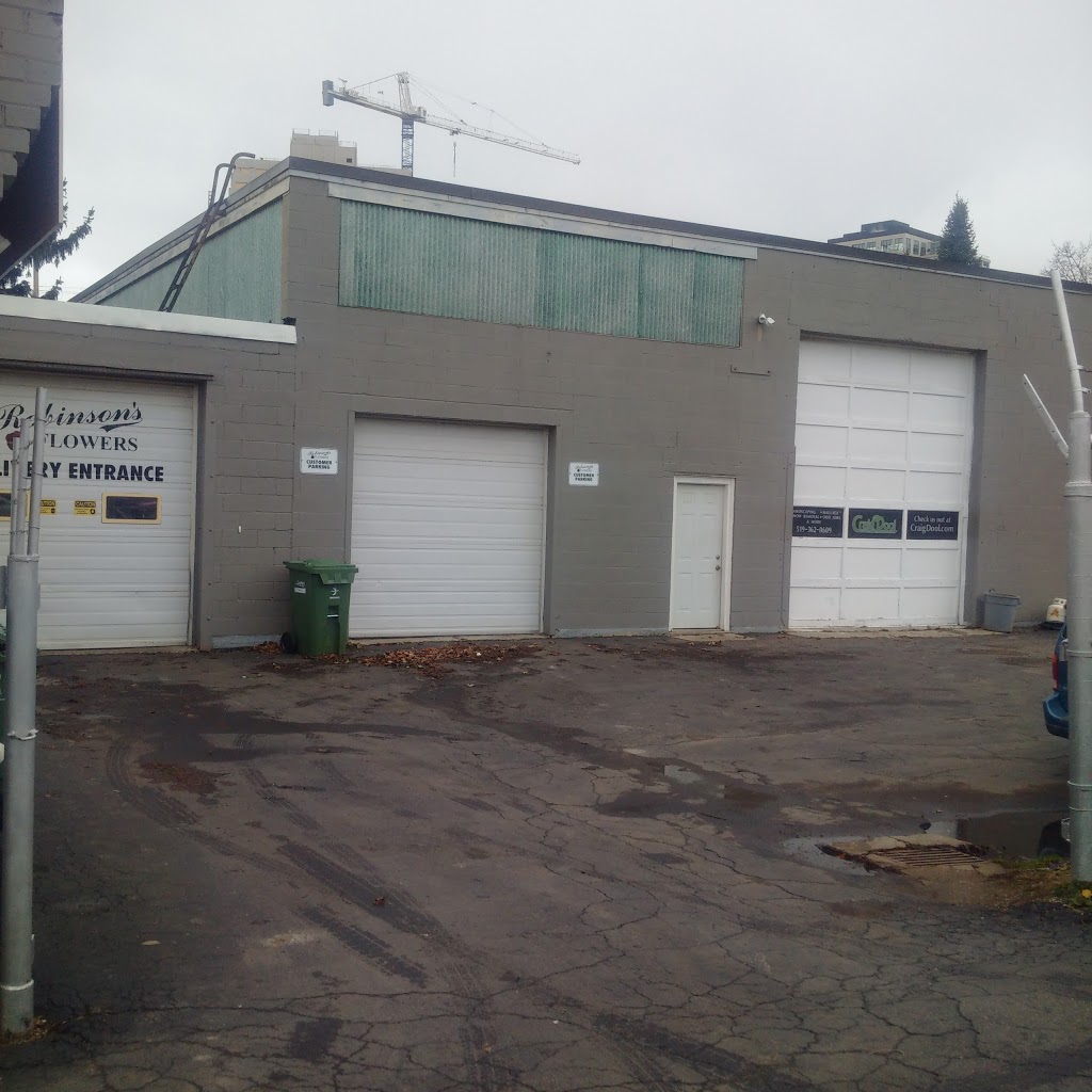 Robinsons Flowers | 59 Duke St, Guelph, ON N1E 5L1, Canada | Phone: (519) 824-0160