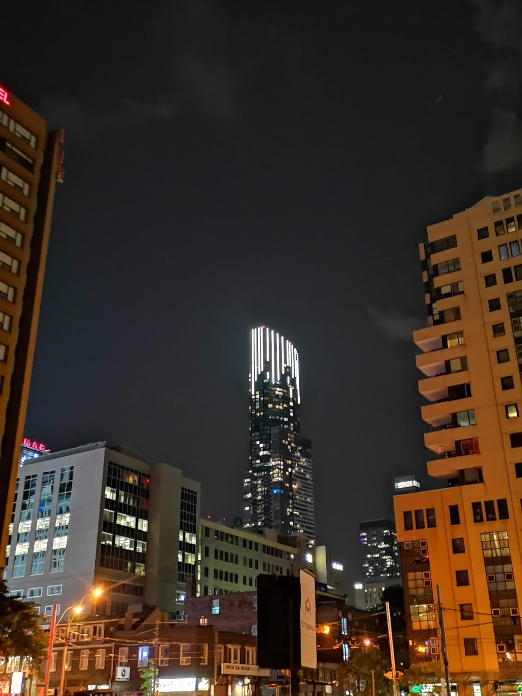 Unit Park | 81 Bond St, Toronto, ON M5B 1X4, Canada | Phone: (416) 366-7275