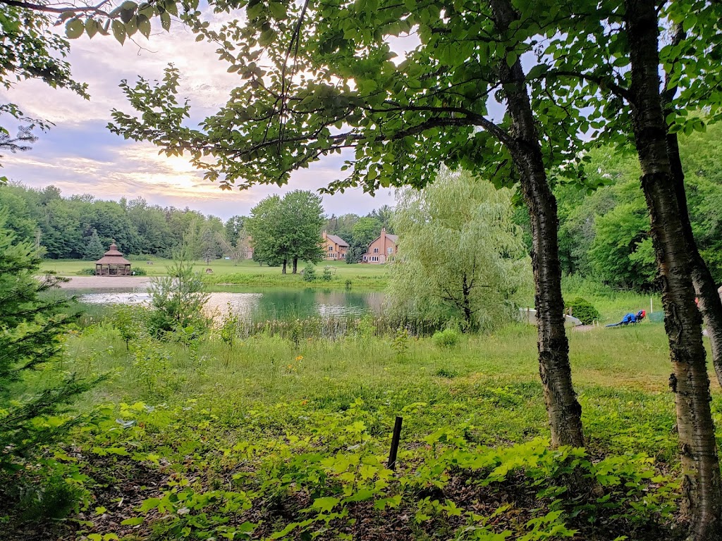 Le Lac à la Fontaine | 815 chemin Lac-Sir-John (Route 329), Lachute, QC J8H 3W9, Canada | Phone: (450) 820-8482