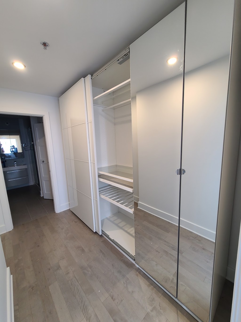 Assemblage Royal | 9880 Boul Gouin O, Pierrefonds, QC H8Y 3H3, Canada | Phone: (514) 984-7670