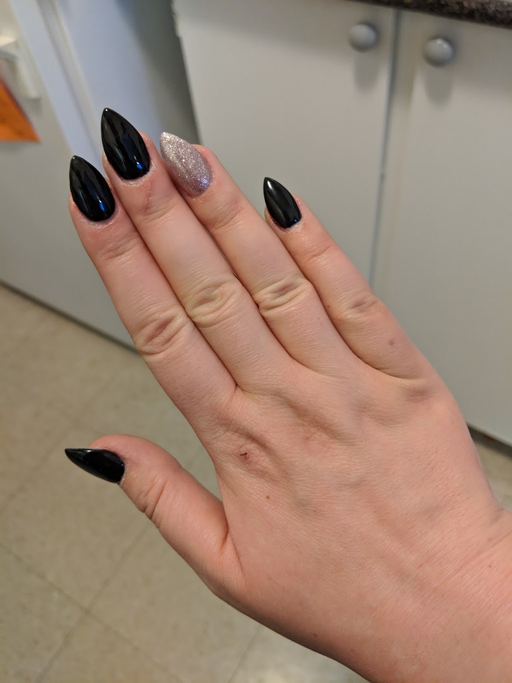 Diva Nails & Spa | 700 Cheapside St, London, ON N5Y 3Y3, Canada | Phone: (519) 204-8188