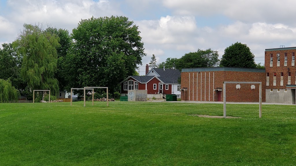 Blessed Sacrament Separate School | 1063 Oxford St E, London, ON N5Y 3L4, Canada | Phone: (519) 675-4411