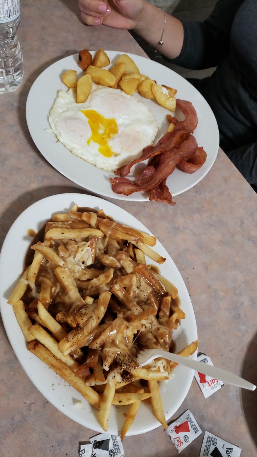 Burger Boy | 106 Humber College Blvd, Etobicoke, ON M9V 4E4, Canada | Phone: (416) 749-6189