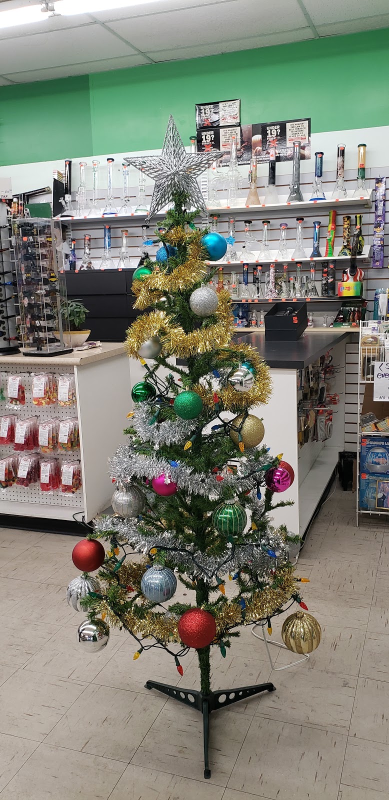Suncoast Variety | 80 Suncoast Dr E, Goderich, ON N7A 4H7, Canada | Phone: (519) 524-2344