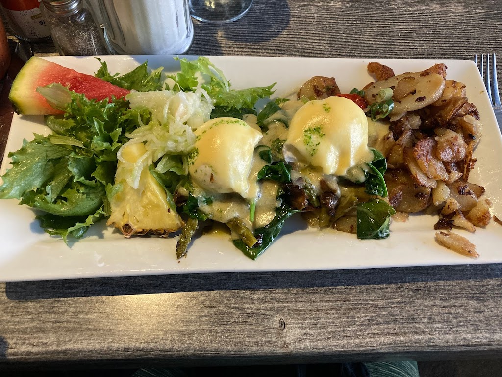 Tsak-Tsak Beaubien | 200 Rue Beaubien E, Montréal, QC H2S 1R4, Canada | Phone: (514) 495-7812