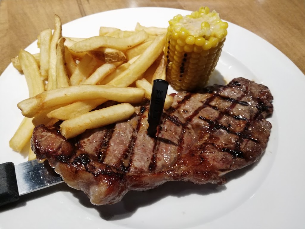 Chucks Roadhouse Bar & Grill | 6465 Millcreek Dr, Mississauga, ON L5N 2V6, Canada | Phone: (905) 816-0371