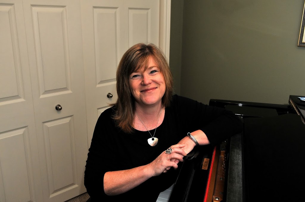 Sing Along with Susie Q | 70 River Bank Dr, St. Thomas, ON N5P 4N1, Canada | Phone: (519) 633-7556