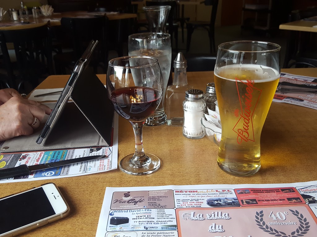 Restaurant-Bar La Villa Du Bifteck Enr | 58 Rue Principale, Chénéville, QC J0V 1E0, Canada | Phone: (819) 428-3240