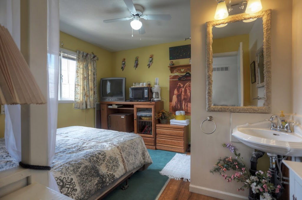 By the Bridge Bed & Breakfast | 1942 McDougall St, Kelowna, BC V1Y 1A2, Canada | Phone: (250) 860-7518