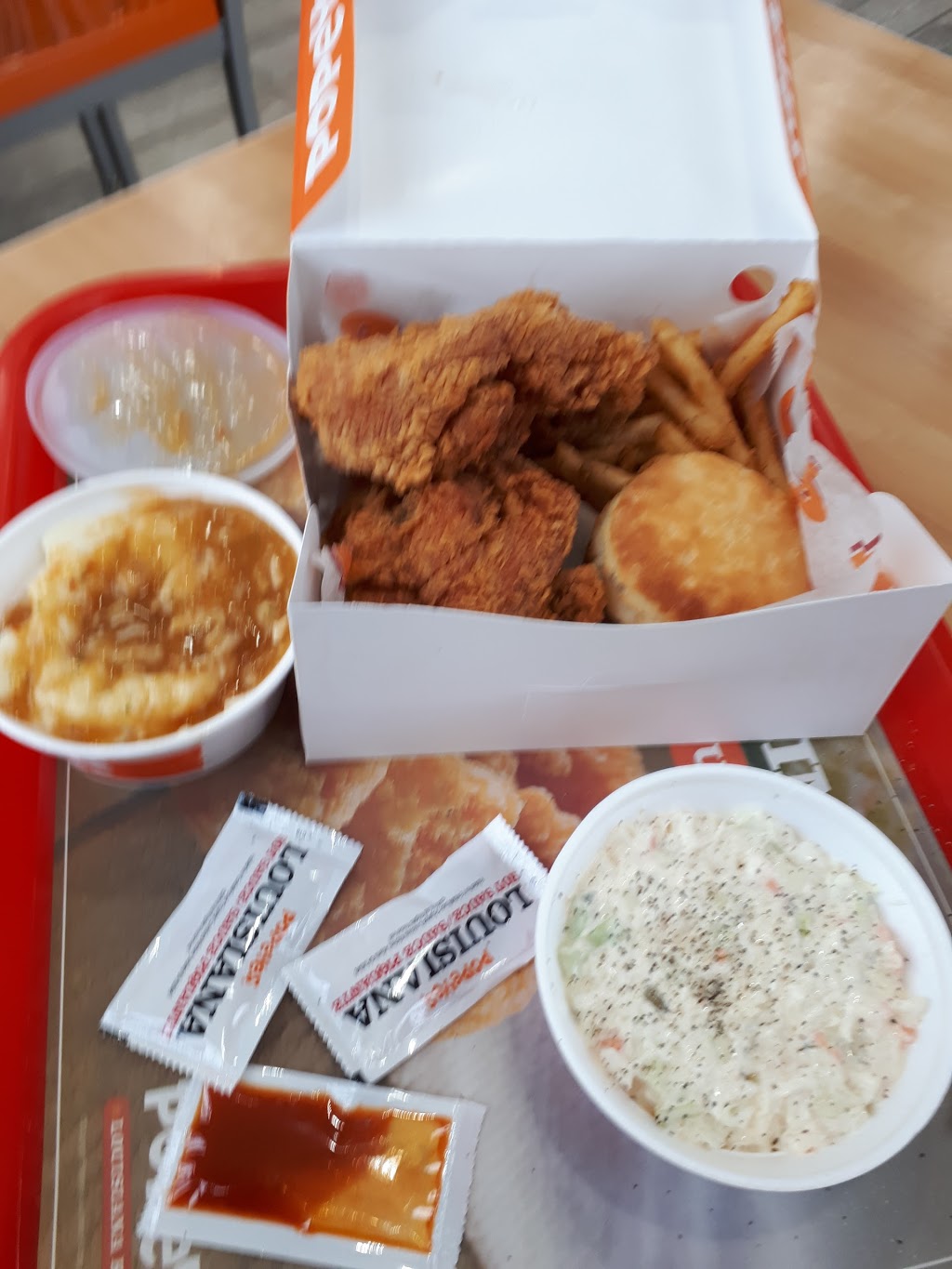 Popeyes Louisiana Kitchen | 50 Market St S, Brantford, ON N3T 2H3, Canada | Phone: (519) 757-1111