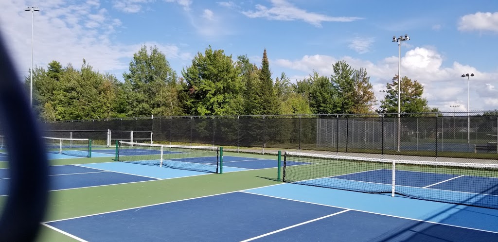 Parc Boisbriand | 1080 Rue Clair, Saint-Nicéphore, QC J2A 2K2, Canada | Phone: (819) 475-4220