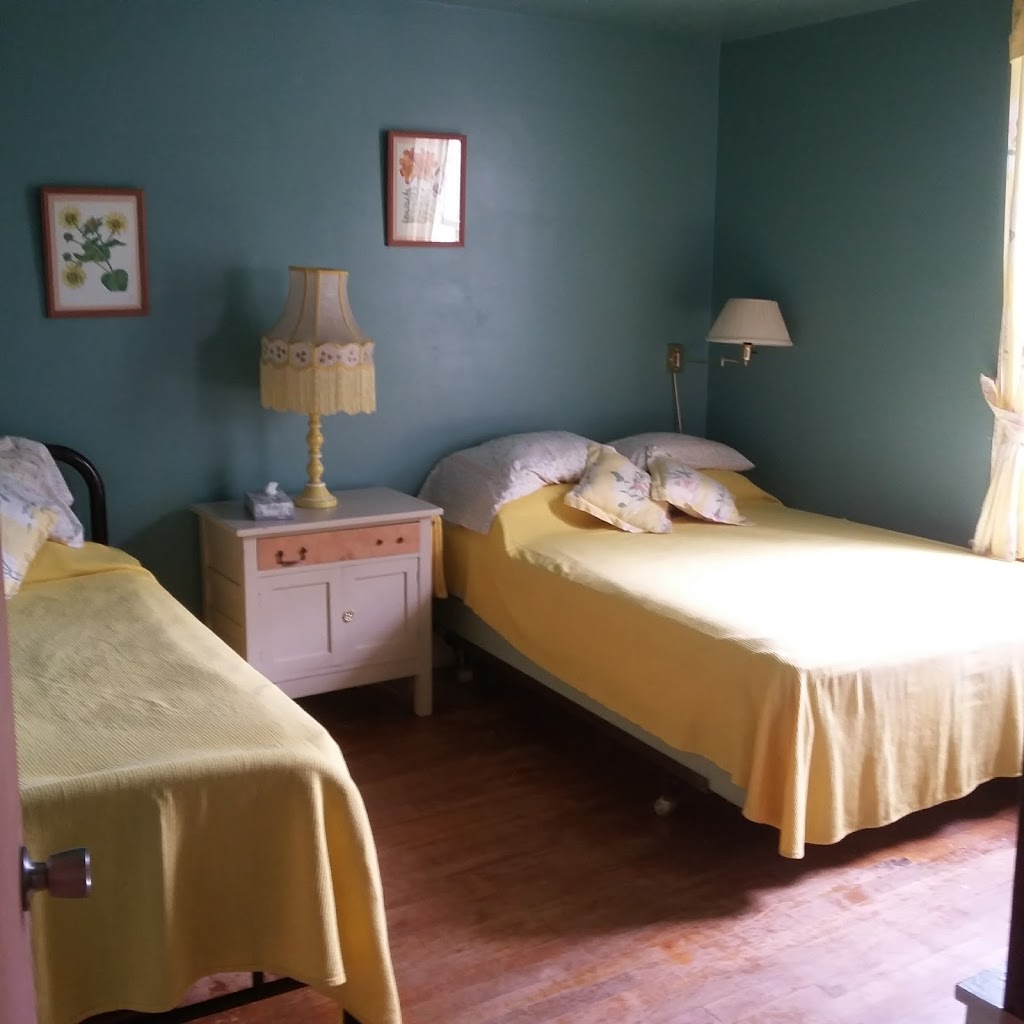 Auberge Laurentienne Laurentian lodge | 1162 Rue Principale, Prévost, QC J0R 1T0, Canada | Phone: (450) 327-5201