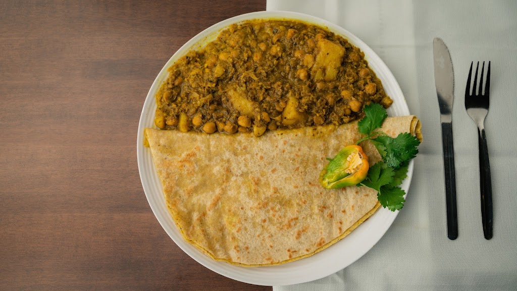 Lenas Roti & Doubles | 2565 Steeles Ave E Unit 35, Brampton, ON L6T 4L6, Canada | Phone: (905) 497-4800