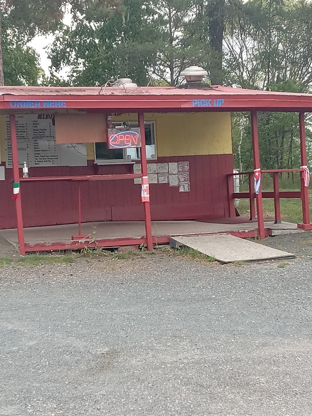 Crazy Nics Kitchen | Highway 17 West, Kenora, Unorganized, ON P0X 1S0, Canada | Phone: (204) 228-0958