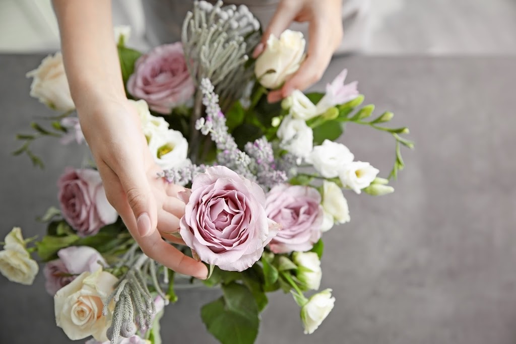 Aux 1000 Fleurs | 2450 Rue Dessaulles, Saint-Hyacinthe, QC J2S 2V1, Canada | Phone: (450) 774-7525