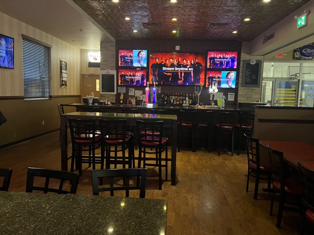 Lookout Sports Lounge | 610 S Service Rd #5, Stoney Creek, ON L8E 4G3, Canada | Phone: (905) 643-9060