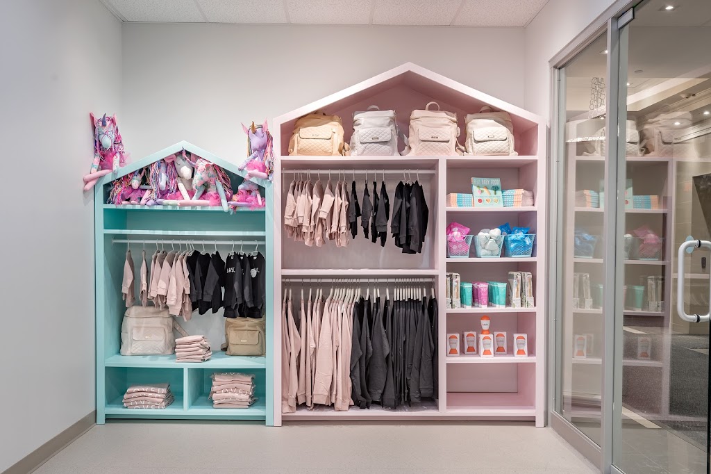 Univers Wowmoms World Laval | 3020 Bd du Curé-Labelle, Laval, QC H7P 4W6, Canada | Phone: (450) 687-6667