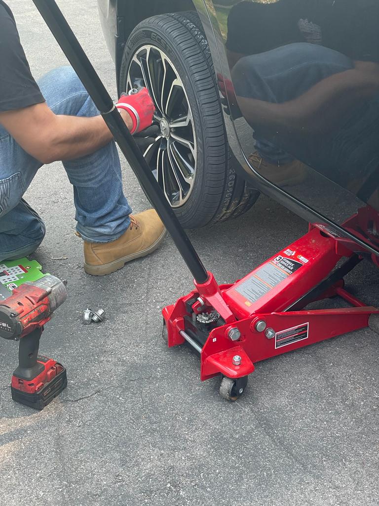 Hot Wheel Tire Service Inc | 684 A Star Flower Ave, Waterloo, ON N2V 2L2, Canada | Phone: (519) 591-7455