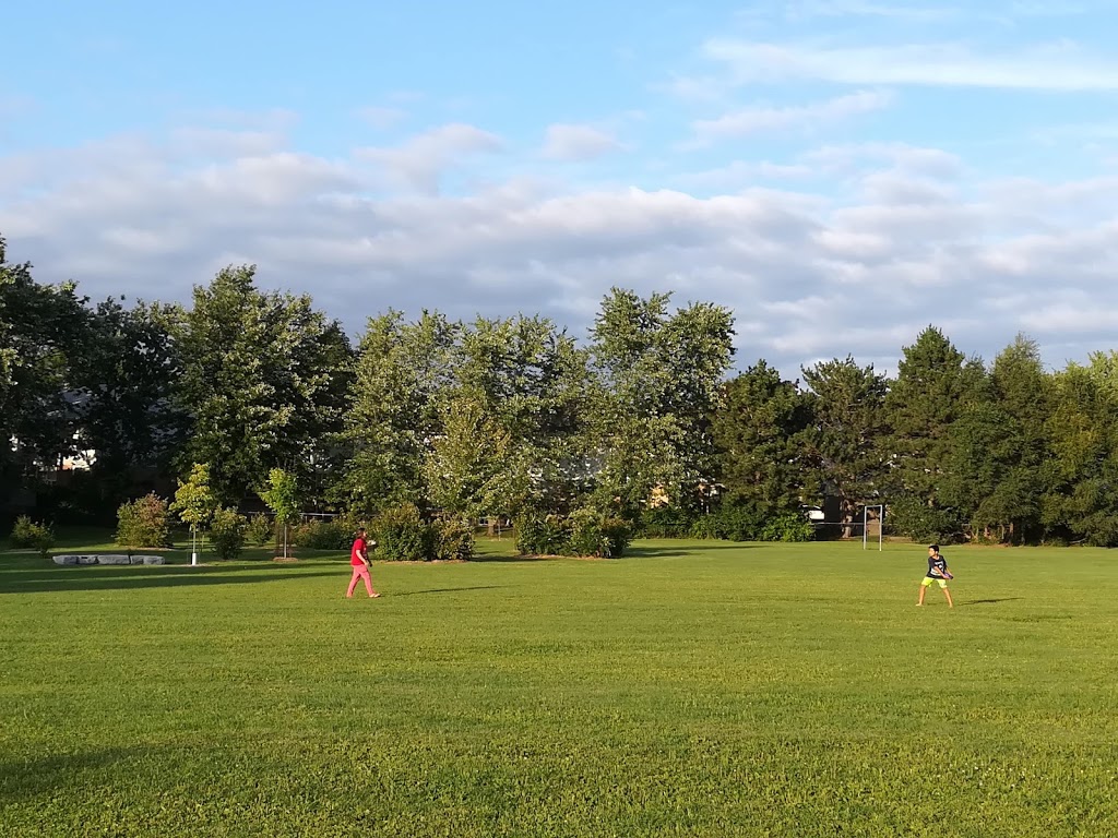 White Oaks Pool | 1330 Montclair Dr, Oakville, ON L6H 1Z5, Canada | Phone: (905) 815-5975