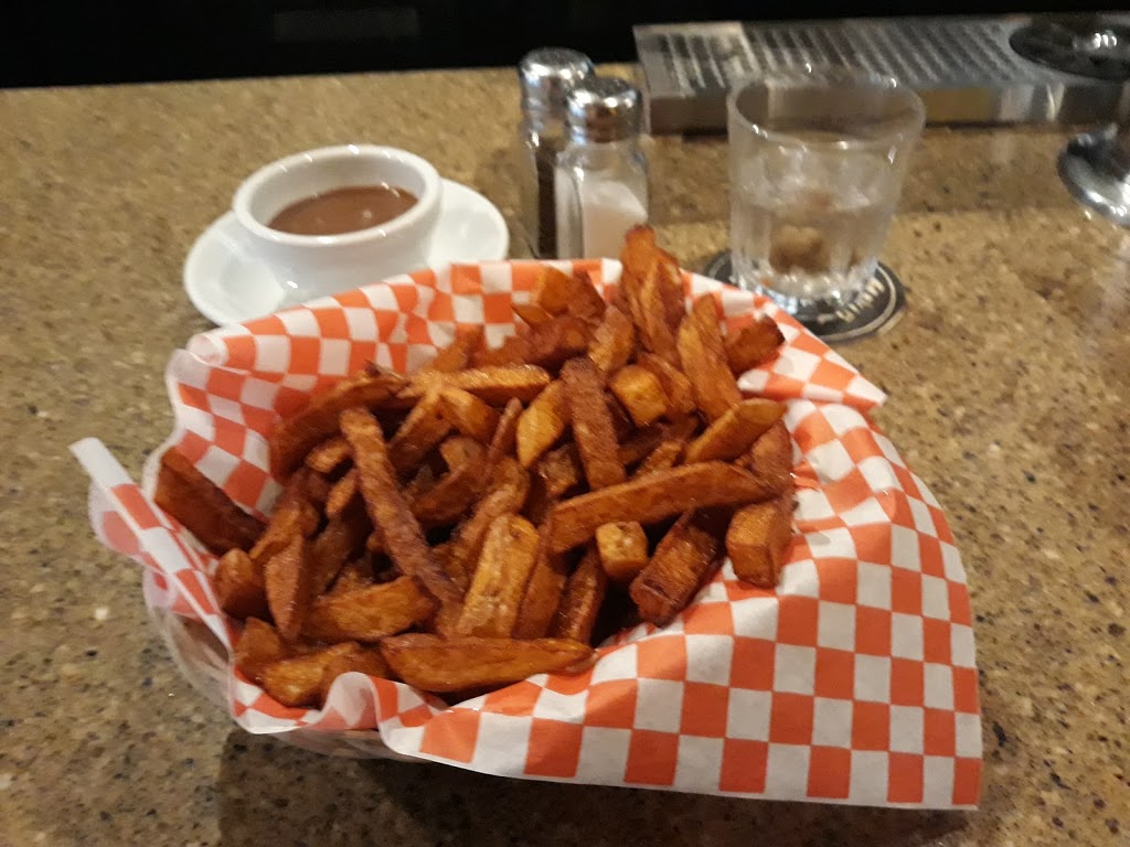 Konrad Lounge | 2902 Lake Shore Blvd W, Etobicoke, ON M8V 1J4, Canada | Phone: (416) 546-6078
