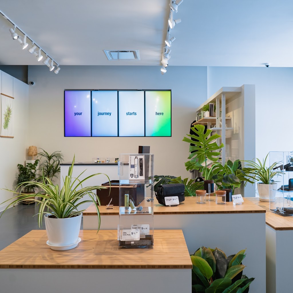 Crossroads Cannabis Woodstock | 385 Springbank Ave, Woodstock, ON N4T 1R3, Canada | Phone: (519) 602-3219