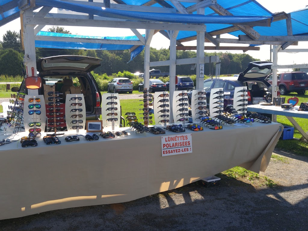 Marché Aux Puces le Toit Bleu | 1300 Chemin Barrette, Saint-Félix-de-Valois, QC J0K 2M0, Canada | Phone: (450) 889-4806