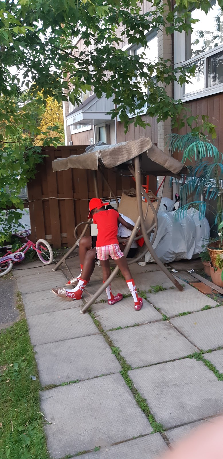 Coronation Park 442 Coronation Ave, Ottawa, ON K1G 0Y9, Canada