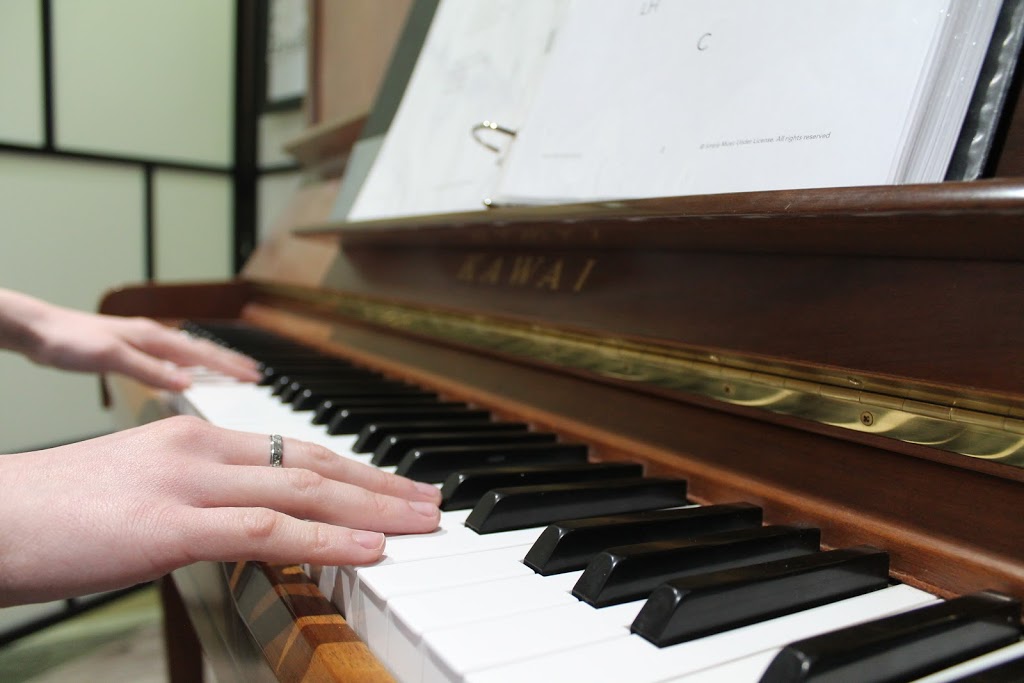 Moreens Piano Studio | 36 Alderwood St, Whitchurch-Stouffville, ON L4A 5C9, Canada | Phone: (647) 525-3561