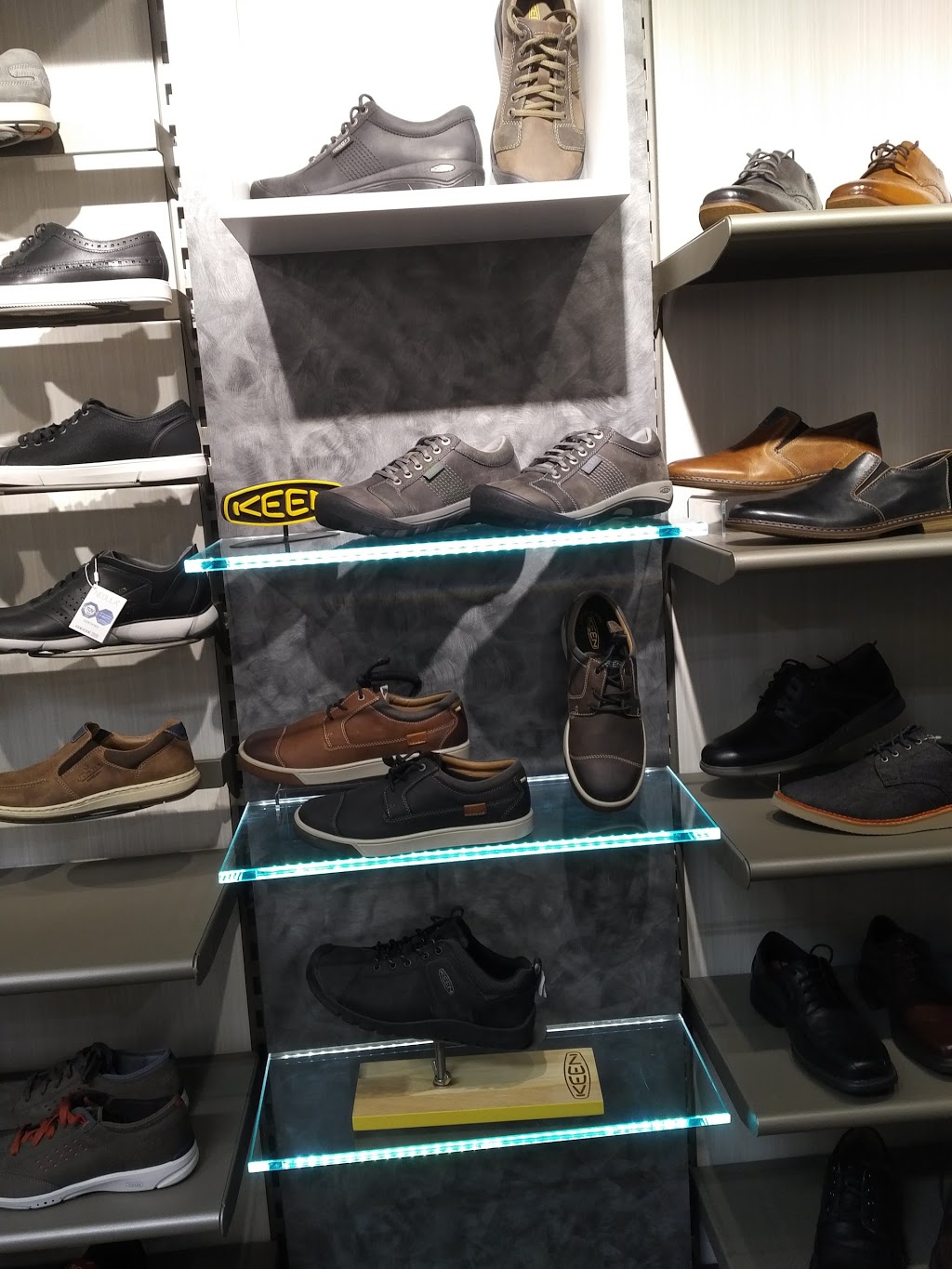Chaussures Croteau Inc | 2265 Rue Notre Dame O, Victoriaville, QC G6T 2C7, Canada | Phone: (819) 758-8825