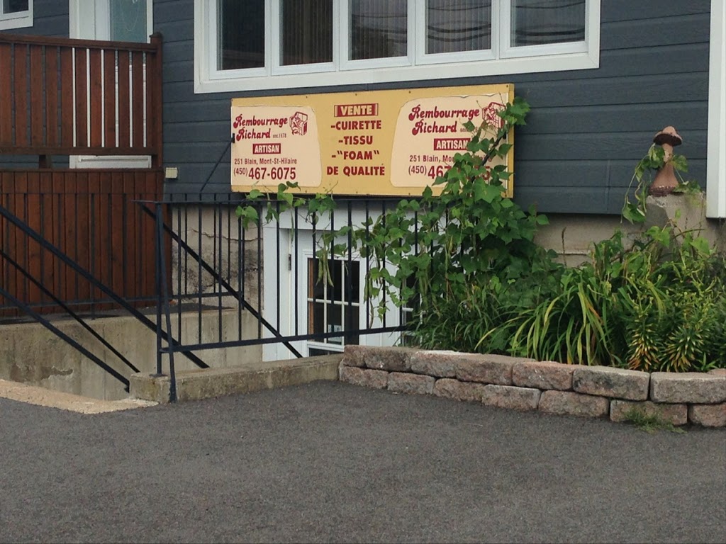 Rembourrage Richard (1978) | 251 Rue Blain, Mont-Saint-Hilaire, QC J3H 3B2, Canada | Phone: (450) 467-6075