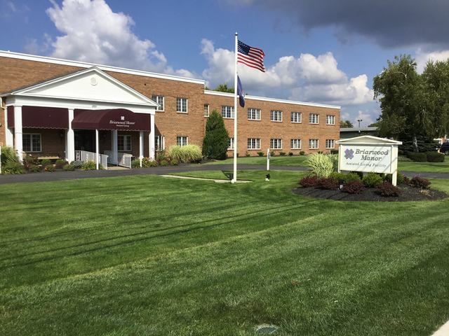 Briarwood Manor | 1001 Lincoln Ave, Lockport, NY 14094, USA | Phone: (716) 433-1513