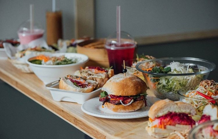 Saks sandwicherie | 7387 Boulevard Saint-Michel, Montréal, QC H2A 3A1, Canada | Phone: (514) 374-2777