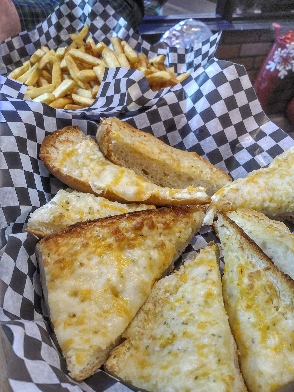 Juniors Sportsbar | 800 Franklin Blvd, Cambridge, ON N1R 7Z1, Canada | Phone: (519) 624-6143