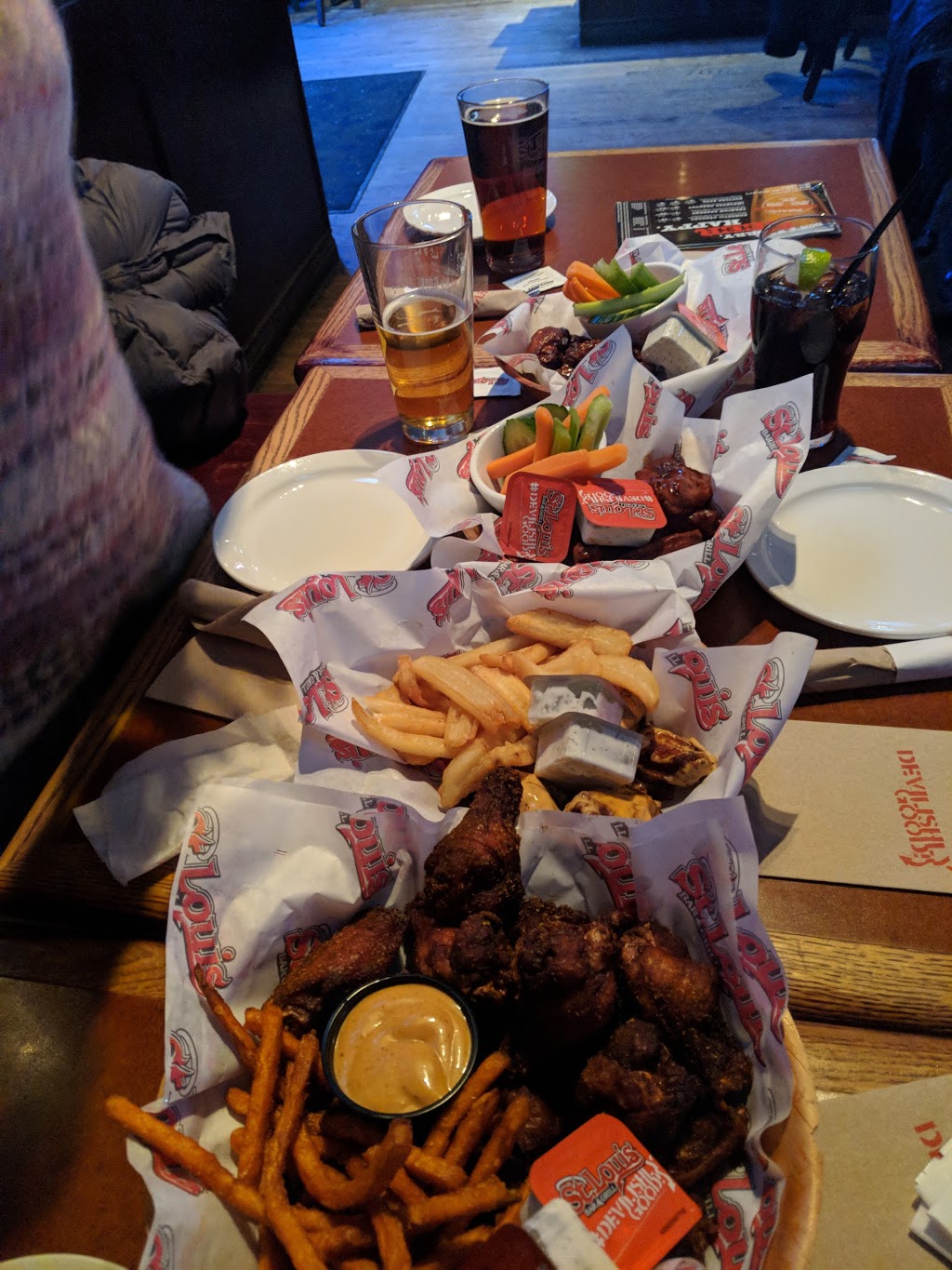 St. Louis Bar & Grill | 283 Northfield Dr E #1, Waterloo, ON N2J 4G8, Canada | Phone: (519) 883-4777